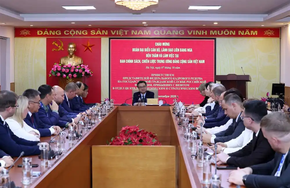 ban chinh sach chien luoc trung uong tiep doan can bo nga 1