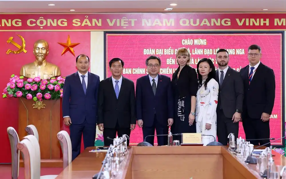 ban chinh sach chien luoc trung uong tiep doan can bo nga 3