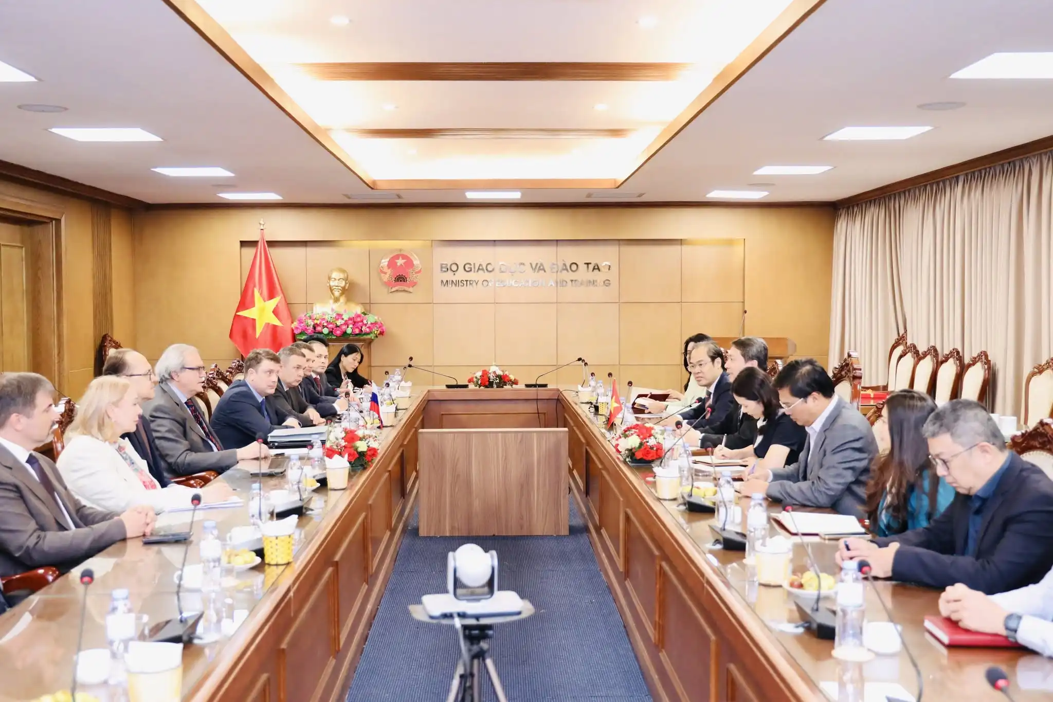 bo giao duc va dao tao uu tien hoc bong nga cho cac nganh cong nghe 2