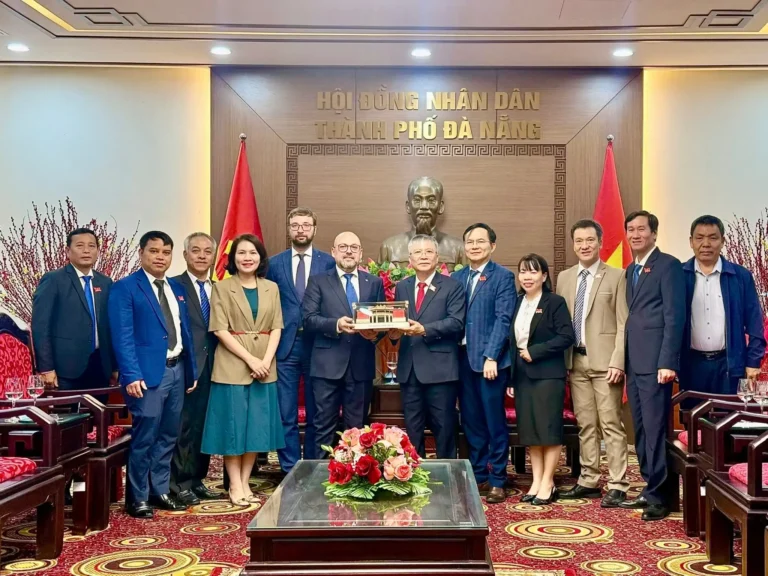 da nang thuc day hop tac voi nga ve cong nghe giao duc va du lich
