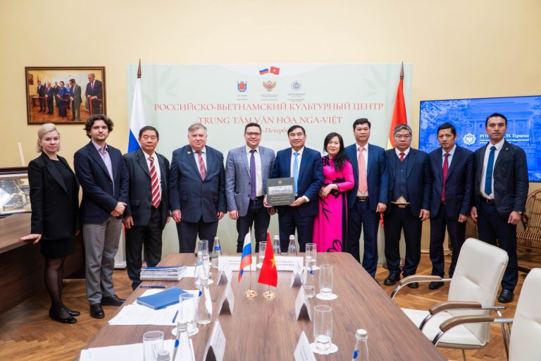 Đại học Herzen thúc đẩy xuất bản sách song ngữ về Việt Nam 12 dai hoc herzen thuc day xuat ban sach song ngu ve viet nam 3