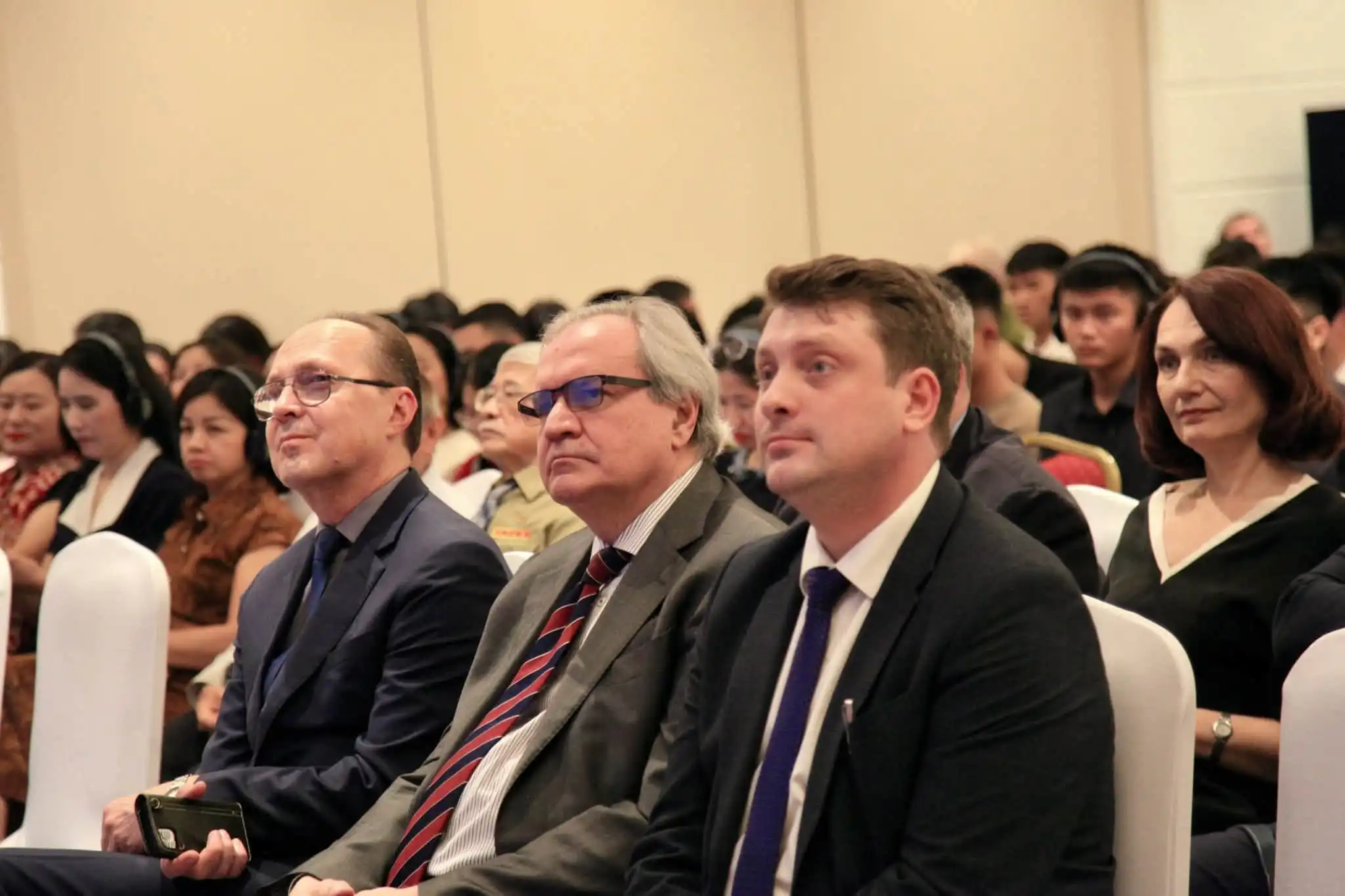 danh thiep van hoa tang cuong doi thoai giao duc viet nga 2