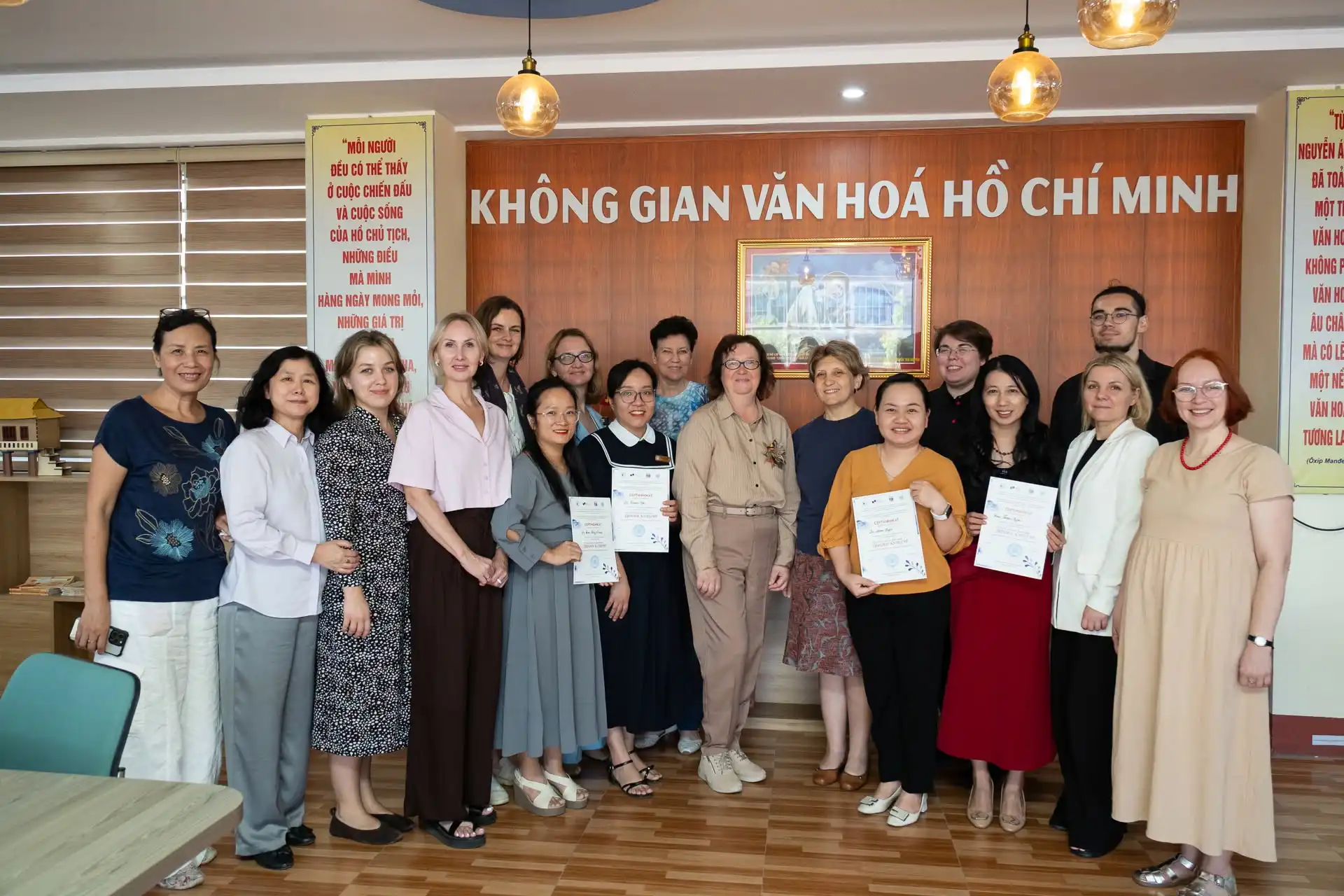 hoc sinh chuyen thai nguyen giao luu voi giang vien nga 2