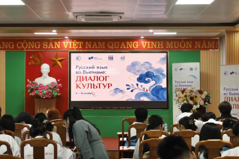 hoc sinh chuyen thai nguyen giao luu voi giang vien nga 3