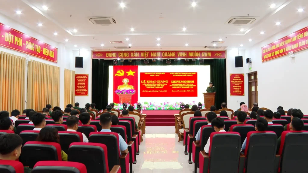 khai giang khoa tieng nga 9 thang danh cho can bo si quan quan doi
