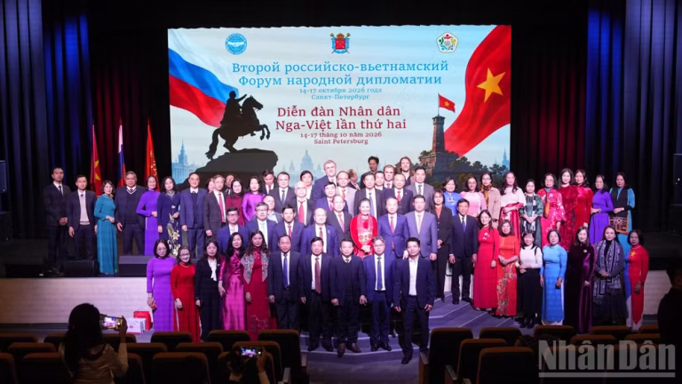 khai mac dien dan nhan dan nga viet lan thu hai tai saint petersburg 3