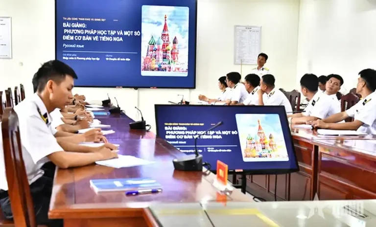 lu doan 167 trien khai mo hinh hoc tieng nga chuyen nganh quan su 1