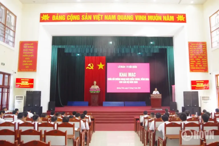Lữ đoàn 170 mở khóa bồi dưỡng tiếng Nga cho cán bộ hải quân 1 lu doan 170 mo khoa boi duong tieng nga cho can bo hai quan