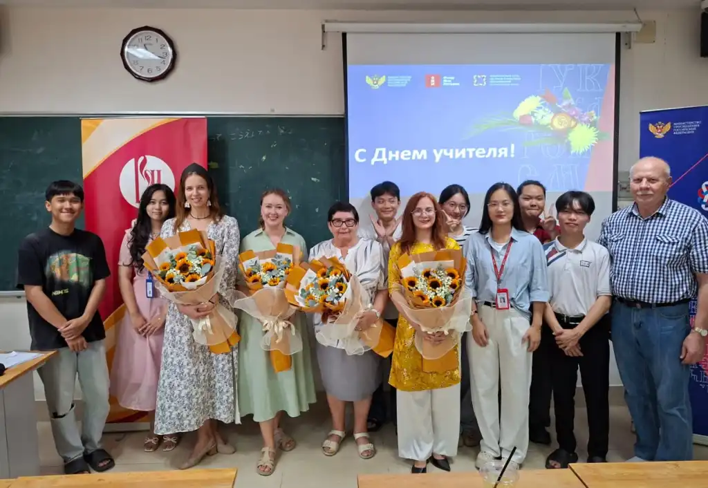 sinh vien su pham tp hcm tri an giang vien nga nhan ngay nha giao the gioi 1