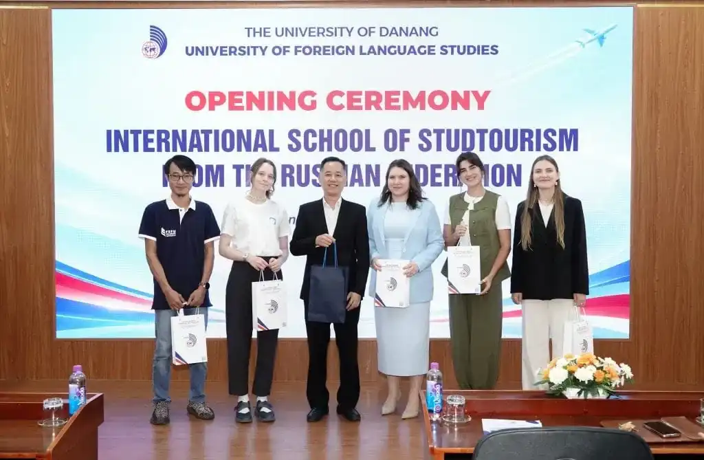 sinh vien viet nga ket noi qua international school of studtourism 2