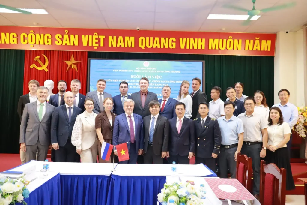 Thúc đẩy hợp tác đa phương từ nghiên cứu đến ứng dụng công nghiệp 1 thuc day hop tac da phuong tu nghien cuu den ung dung cong nghiep 1