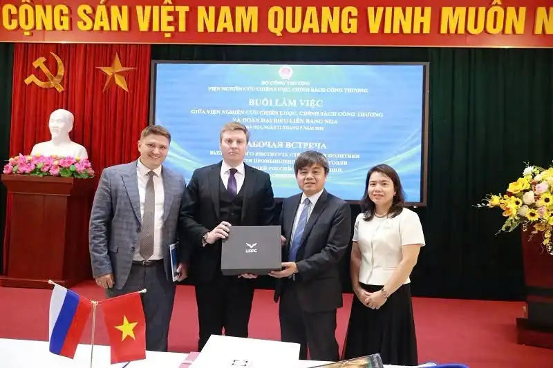 Thúc đẩy hợp tác đa phương từ nghiên cứu đến ứng dụng công nghiệp 3 thuc day hop tac da phuong tu nghien cuu den ung dung cong nghiep 3