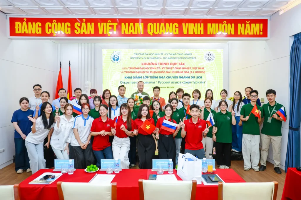 uneti khai giang khoa tieng nga chuyen nganh du lich lan thu tu